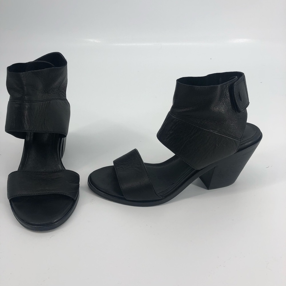 Eileen Fisher Art ankle cuff city sandal 7 EUC